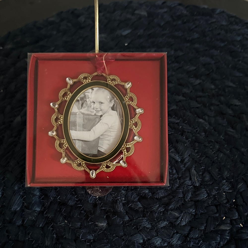 NWT - Vintage Style Princess Oval Photo Frame